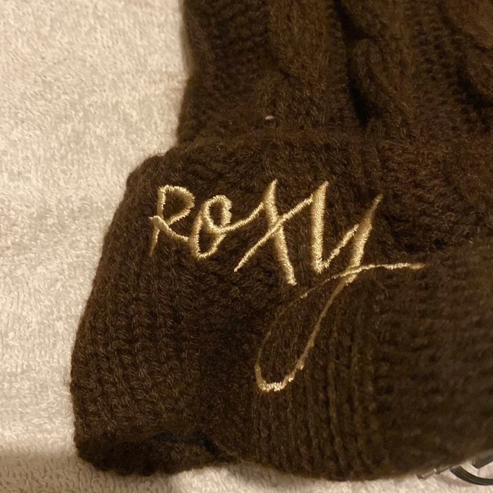 Roxy knit hat with headphones​​​​ - Picture 2 of 7